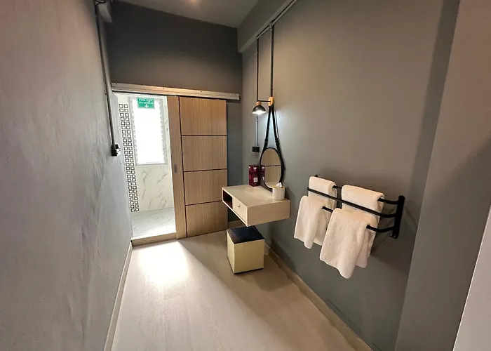招待所 Chiangmai Vibe, House, 7 Mins To Bts, Center, Private In Sathon, Private Bathroom, Bangkok, Thailand 3*