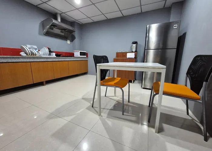 招待所 Chiangmai Vibe, House, 7 Mins To Bts, Center, Private In Sathon, Private Bathroom, Bangkok, Thailand 3*