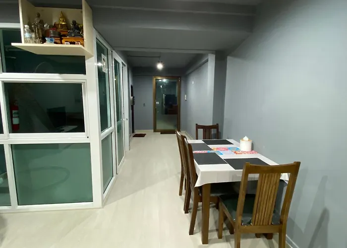 Chiangmai Vibe, House, 7 Mins To Bts, Center, Private In Sathon, Private Bathroom, Bangkok, Thailand 招待所 曼谷